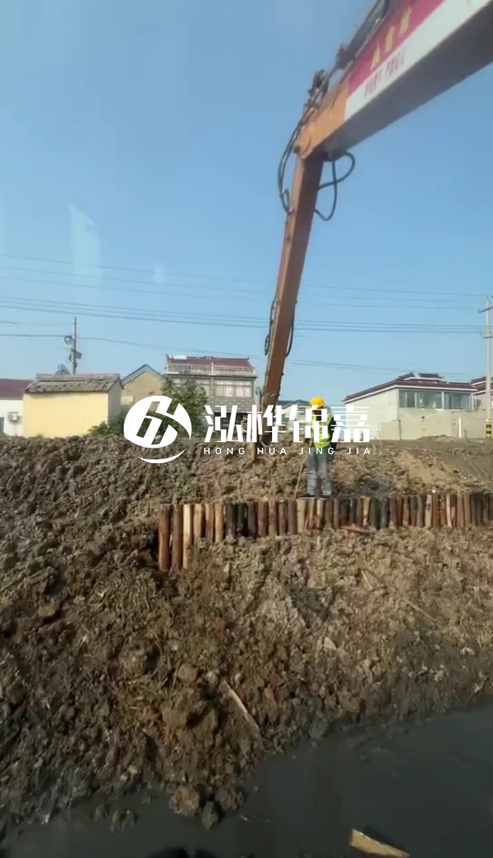 南陽(yáng)挖機(jī)打木樁專(zhuān)業(yè)施工-打防汛木樁時(shí)選用多粗的木樁為宜？